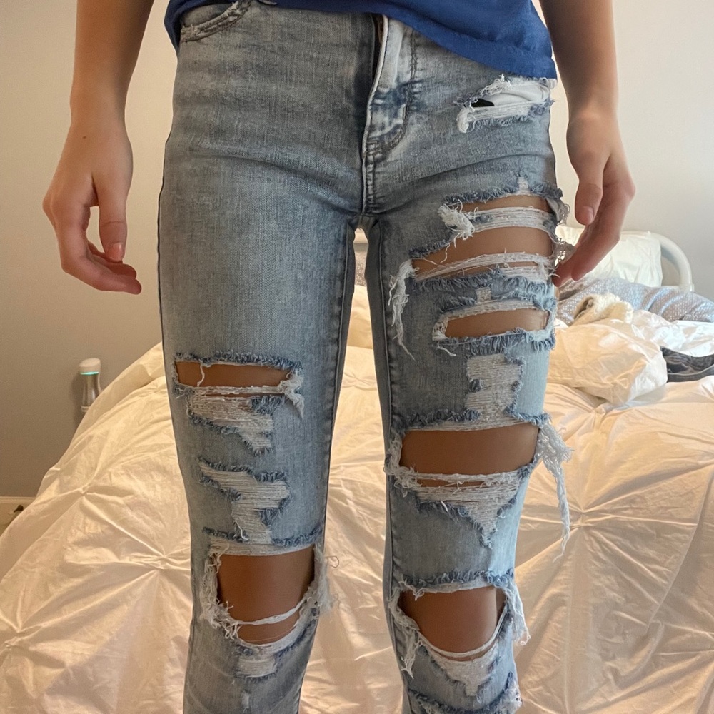 American eagle 000 ripped jeans!